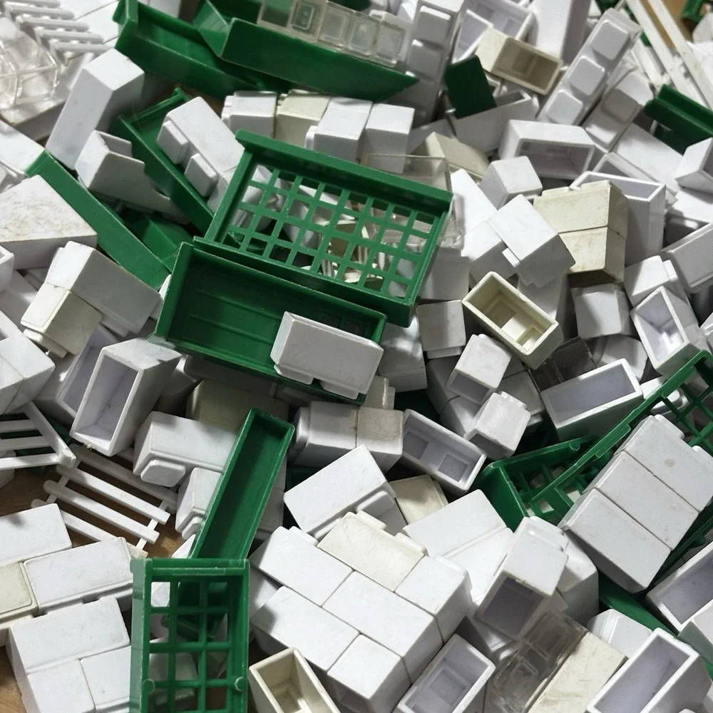 VTG 50s BLOCK CITY Plastic Blocks 600 Pcs Building White Green Clear Fences Door